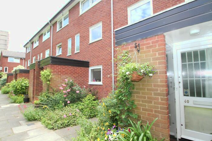 2 Bedroom Flat To Rent In Regent Square, London, E3