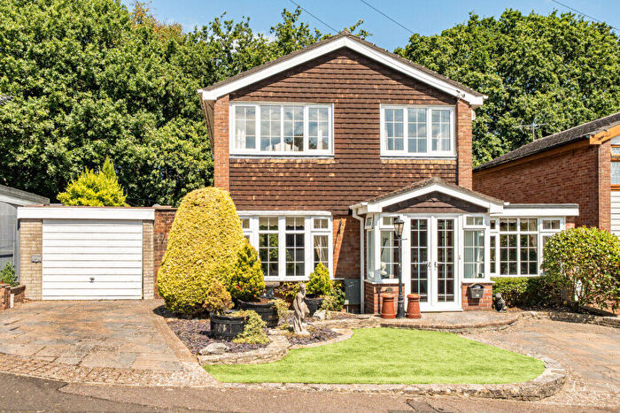 4 Bedroom Detached House For Sale In Greaves Close, Bournemouth, BH10