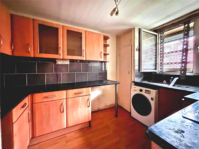 3 Bedroom Flat For Sale In Wilson Grove, London, SE16