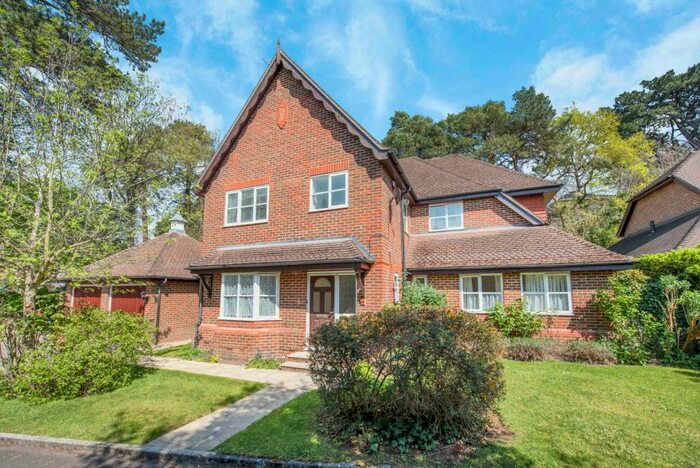 4 Bedroom Detached House To Rent In The Ridings, St. Pauls Road, Woking, GU22