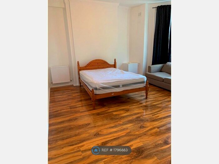 3 Bedroom Flat To Rent In Adelaide Avenue, Brockley, SE4