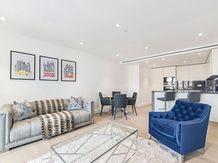 2 Bedroom Apartment To Rent In Admiralty House, Vaughan Way, E1W