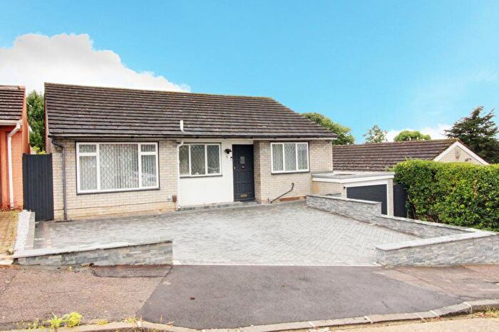 2 Bedroom Detached House To Rent In The Glade, Enfield, EN2