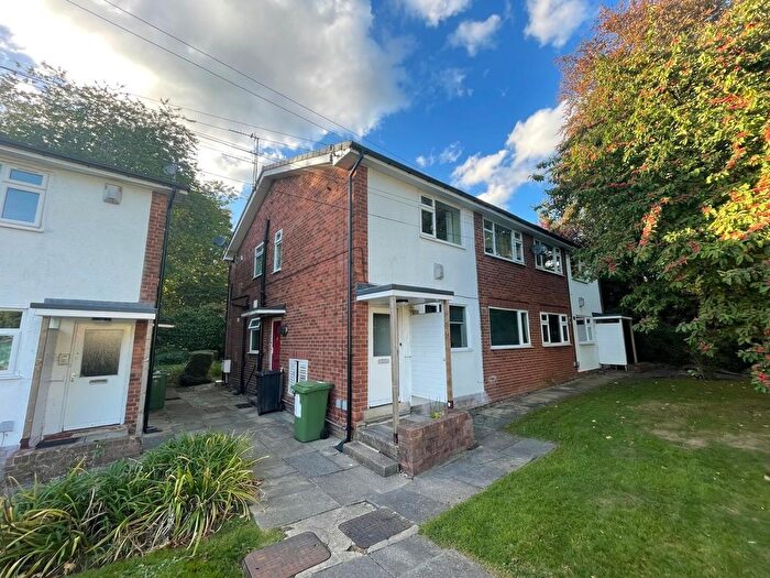3 Bedroom Flat To Rent In The Poplars, Headingley, Leeds, LS6