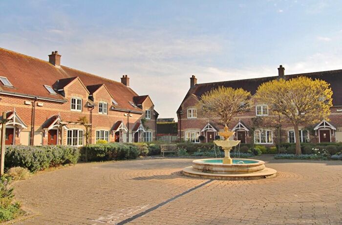 3 Bedroom End Of Terrace House For Sale In Fountain Square, Hayling Island, PO11