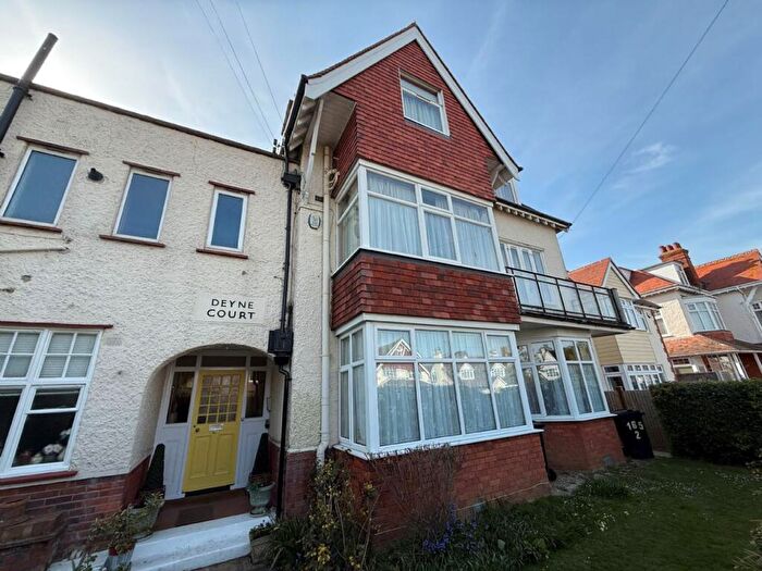 3 Bedroom Flat For Sale In Connaught Avenue, Frinton-on-sea, CO13