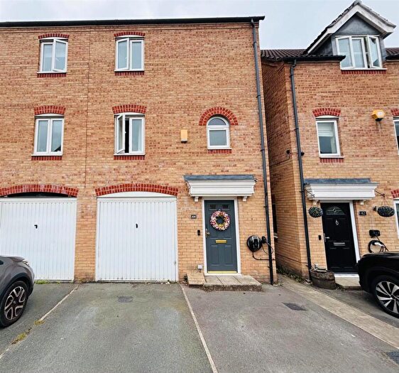 3 Bedroom Semi-Detached House To Rent In Dunlop Avenue, Farnley, Leeds, LS12
