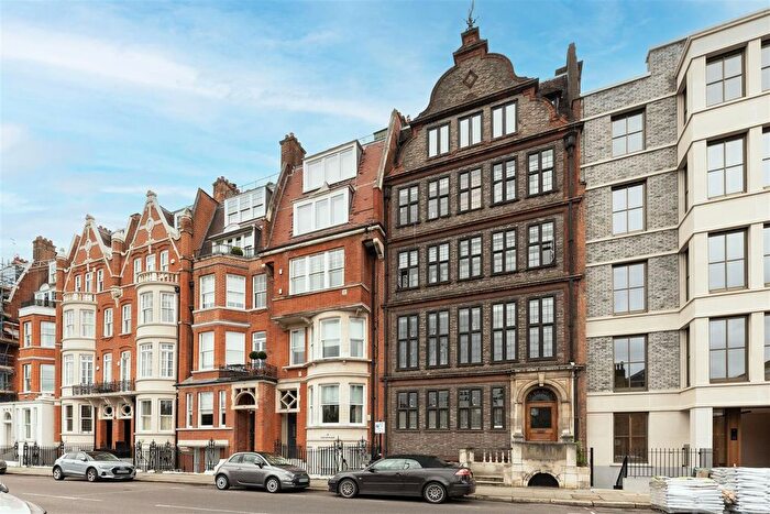 2 Bedroom Flat To Rent In Cheyne Place, London, SW3