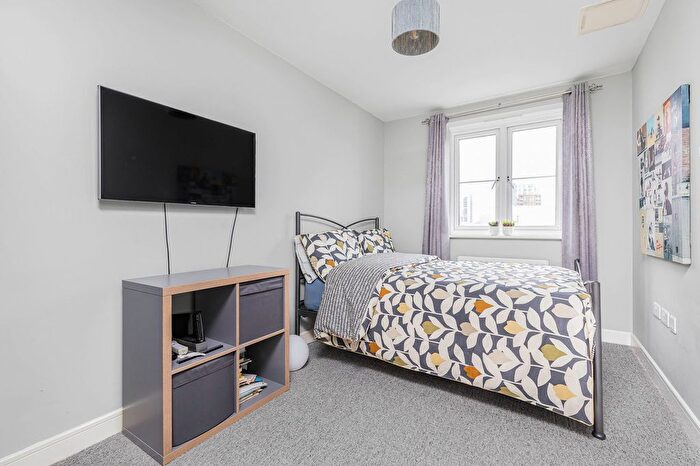 2 Bedroom Flat For Sale In Masons Hill, Bromley, BR2