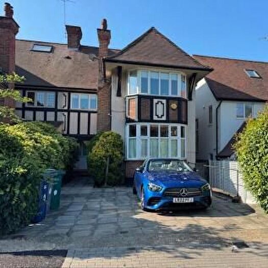 4 Bedroom Semi Detached House For Sale In London, NW11