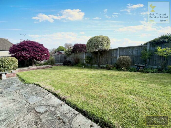 3 Bedroom SemiDetached Bungalow For Sale In The Chase, Rayleigh, SS6