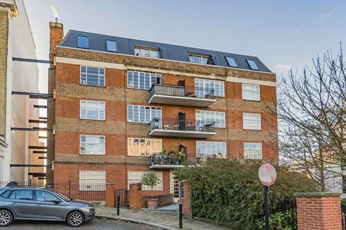 2 Bedroom Flat For Sale In Ladbroke Grove, London, W11