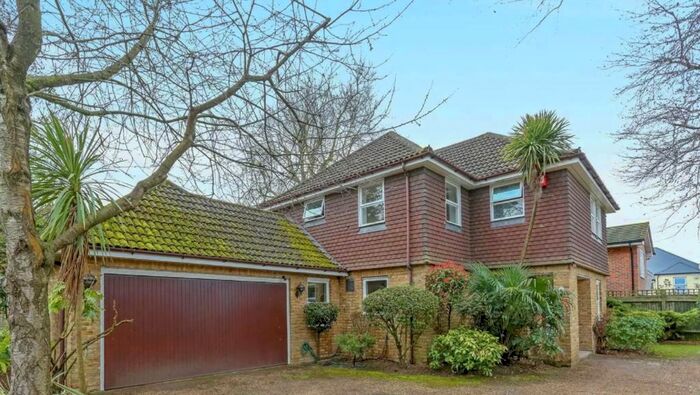 5 Bedroom Detached House To Rent In Bridleway Close, Epsom, Ewell, Surrey, KT17