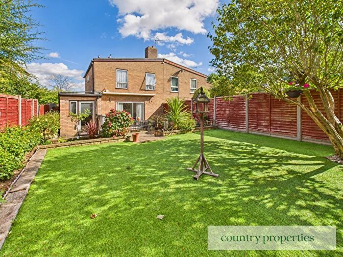3 Bedroom Semi Detached House For Sale In Dawley, Welwyn Garden City, AL7