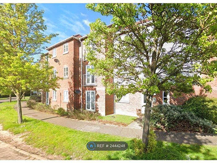 2 Bedroom Flat To Rent In Wickham Crescent, Chelmsford, CM1