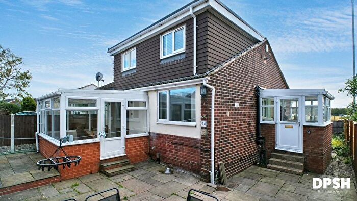 3 Bedroom Semi-Detached Bungalow For Sale In Deanhurst Gardens, Morley, Leeds, LS27