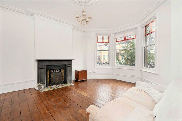 3 Bedroom Apartment To Rent In Thistlewaite Road, London, E5