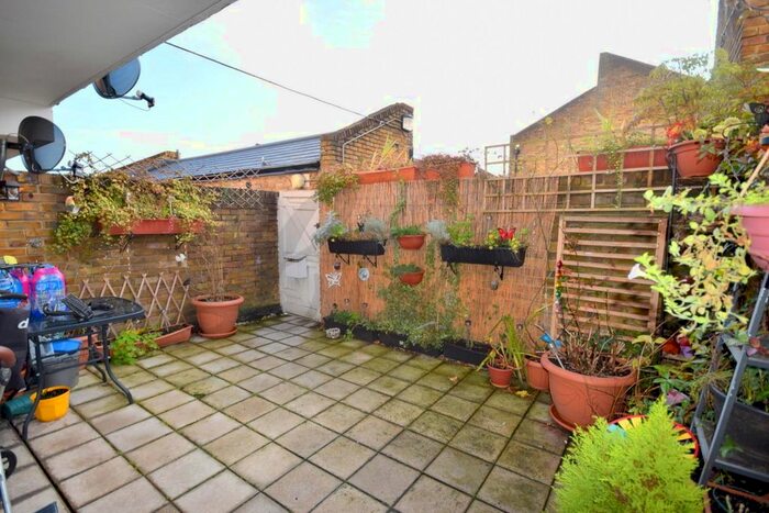 1 Bedroom Flat To Rent In Woodvale Walk, Streatham, SE27