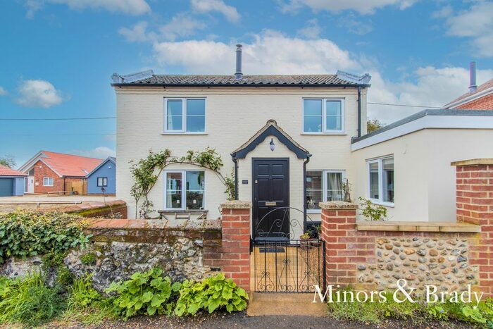 2 Bedroom Cottage For Sale In The Street, Lyng, Norwich, NR9