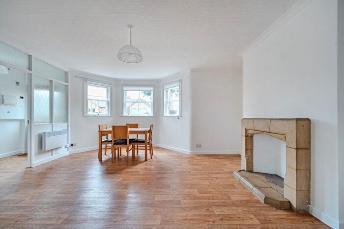 1 Bedroom Flat To Rent In Belgrave Road, Bath, BA1