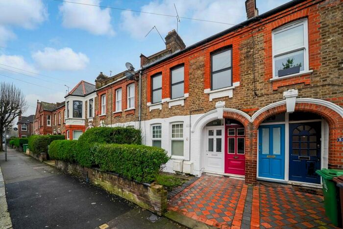 2 Bedroom Apartment To Rent In Hibbert Road, Walthamstow, E17