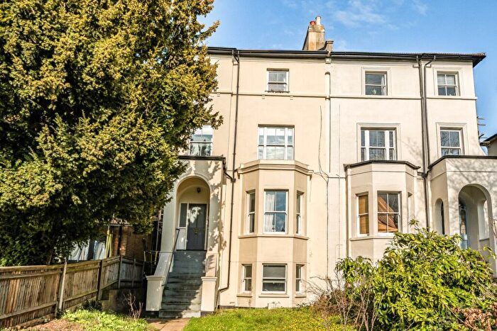 2 Bedroom Flat For Sale In Hamlet Road, Crystal Palace, London, SE19