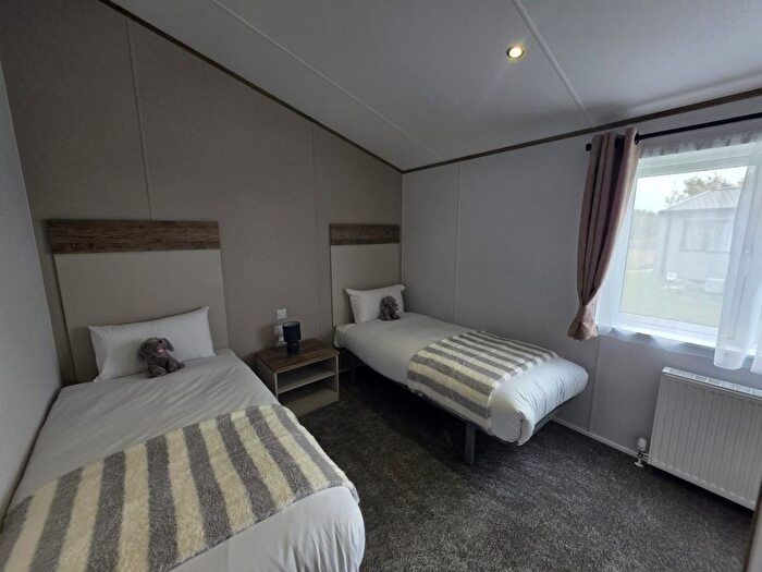 2 Bedroom Mobile/park Home For Sale In Malton Road, Pickering, YO18