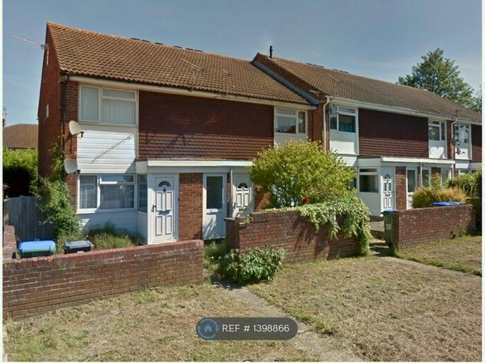 1 Bedroom Flat To Rent In Barnsnap Close, Horsham, RH12