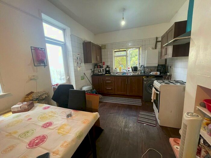 5 Bedroom End Of Terrace House To Rent In Gladstone Avenue, London, N22