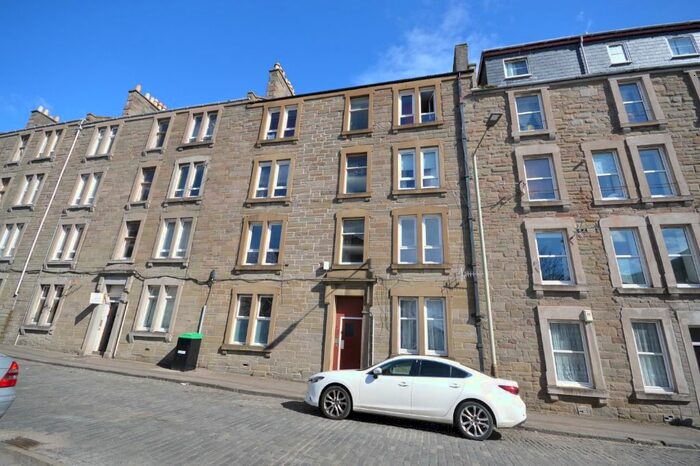 3 Bedroom Flat To Rent In Ogilvie Street, Stobswell, Dundee, DD4