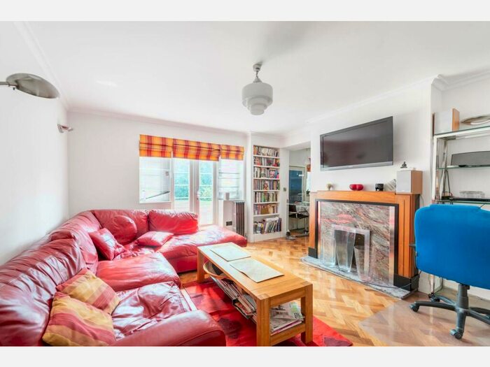 2 Bedroom Flat To Rent In Crown Lane, London, SW16