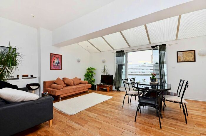 2 Bedroom Flat To Rent In Southwark Park Road, London Bridge, London, SE16