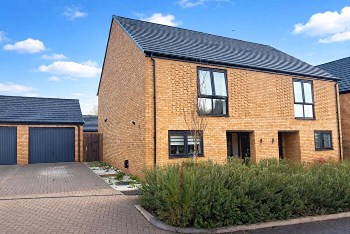 3 Bedroom Semi Detached House For Sale In Rusling Way, Stevenage, SG1