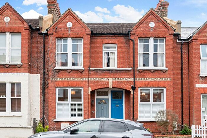 2 Bedroom Flat To Rent In Idlecombe Road, Tooting, London, SW17