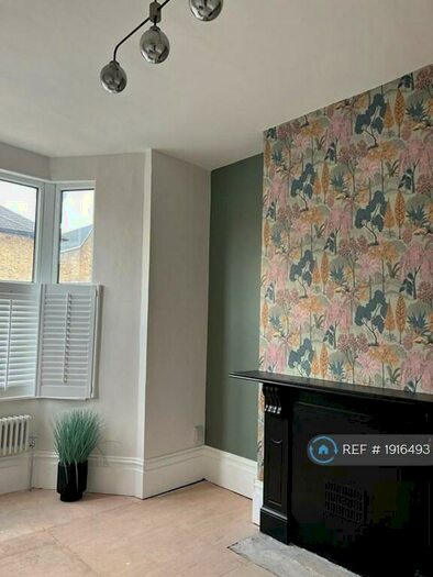 2 Bedroom Flat To Rent In Clarendon Road, E17