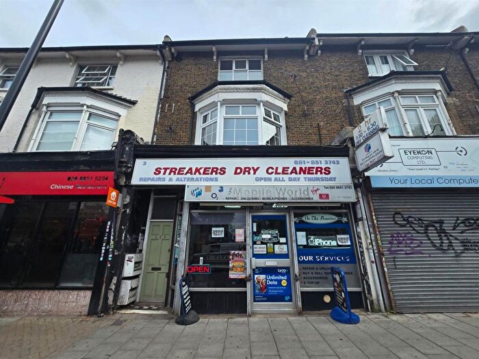 2 Bedroom Flat To Rent In Burnt Ash Hill, London, SE12