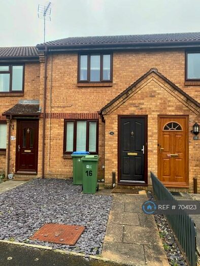 2 Bedroom Terraced House To Rent In Tanyard Close, Horsham, RH13