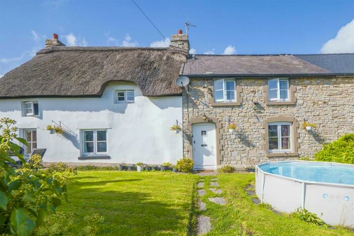 3 Bedroom Semi-Detached House For Sale In Porthkerry Road, Rhoose, Barry, CF62