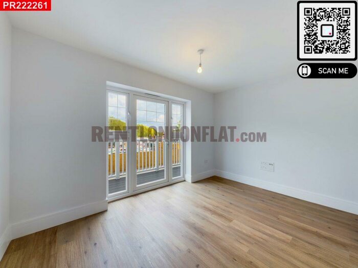 3 Bedroom House To Rent In Stunning Bed House In Reading, RG2