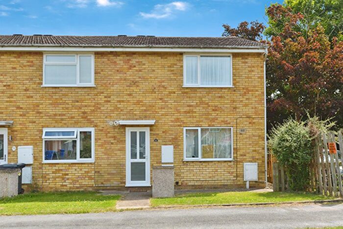 1 Bedroom Maisonette For Sale In Brookside Close, Old Stratford, Milton Keynes, MK19