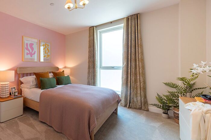 1 Bedroom Flat For Sale In " Bedroom Apartment" At Wood Street, London, E17