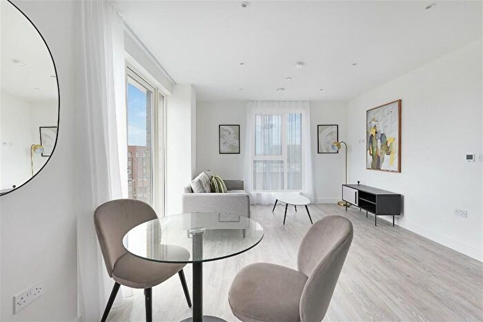 1 Bedroom Flat To Rent In Clovelly Road, Hounslow, TW3