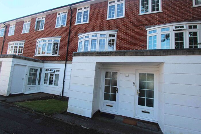 2 Bedroom Flat To Rent In Lammas Court, Windsor, SL4