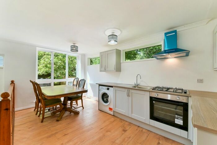 1 Bedroom Maisonette To Rent In Aylmer Drive, Stanmore, HA7