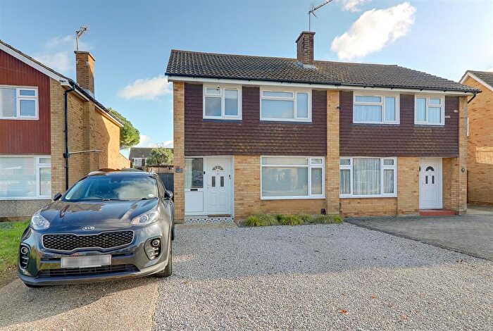 3 Bedroom Semi Detached House For Sale In Upton Road, Worthing, BN13