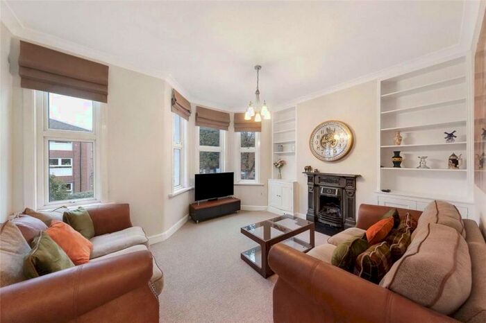 2 Bedroom Flat To Rent In Southfield Road, London, W4