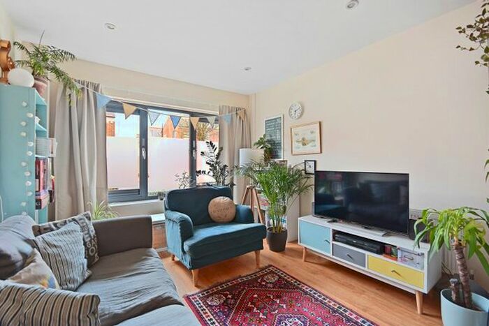 1 Bedroom Flat To Rent In Vandervell Court, Larden Road, London, W3
