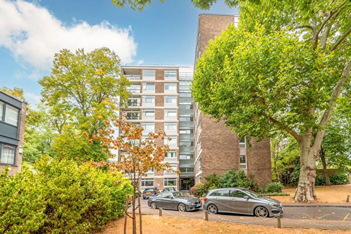 3 Bedroom Flat For Sale In Holland Park, London, W14