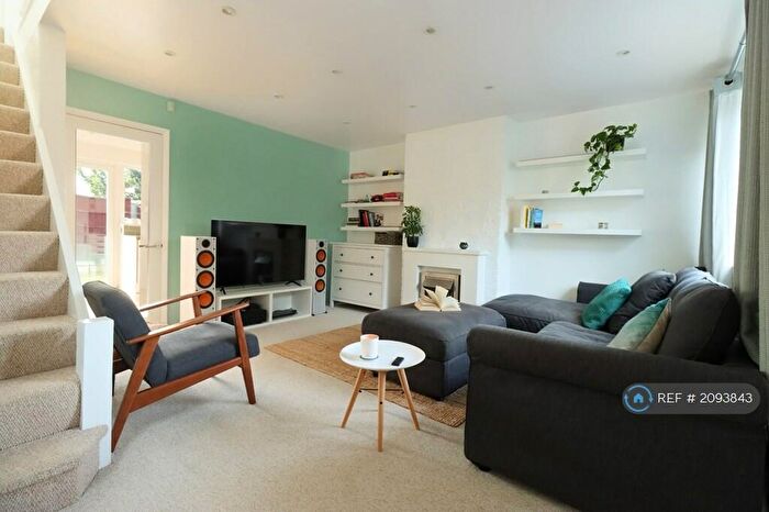 2 Bedroom Semi-Detached House To Rent In The Birches, London, SE7