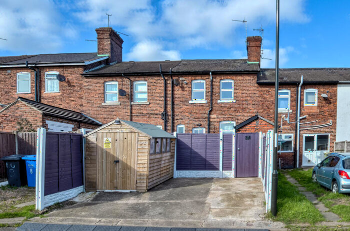 3 Bedroom Terraced House For Sale In Midland Terrace, Chesterfield, S43